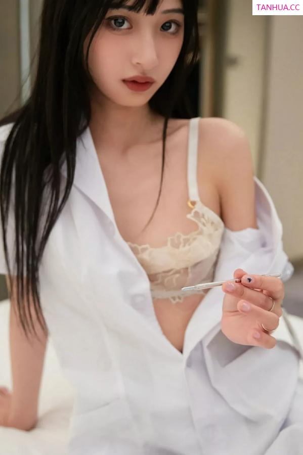   [XiuRen]高清写真图 2025.06.06 No.10373 茂木希子 白色护士服第16张图片